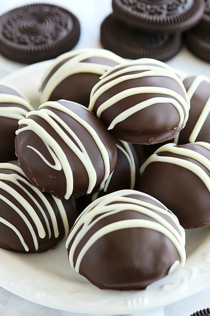 Chocolate and white cake balls.